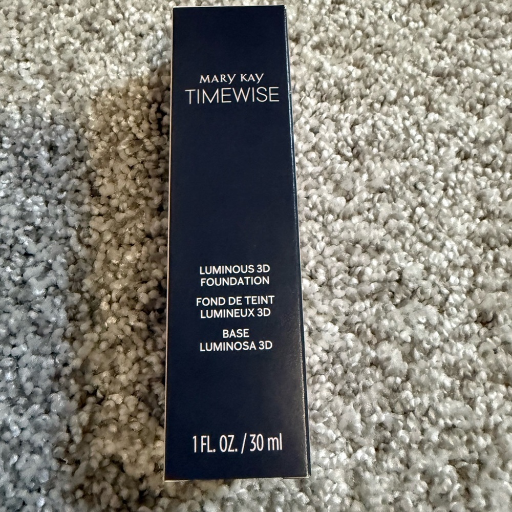 Mary Kay TimeWise Luminous 3D Foundation Ivory N140 New in Box